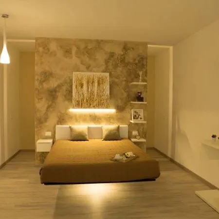 Nidi Di Feo Λέτσε